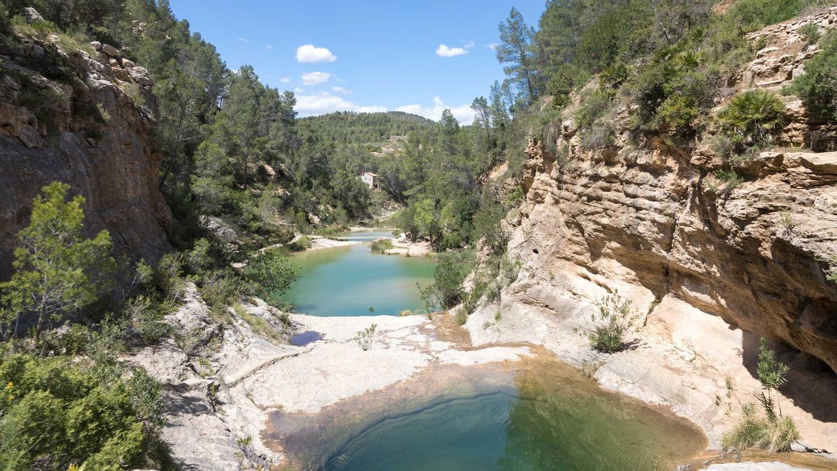 El pueblo valenciano con cuatro piscinas naturales en las que está permitido el baño