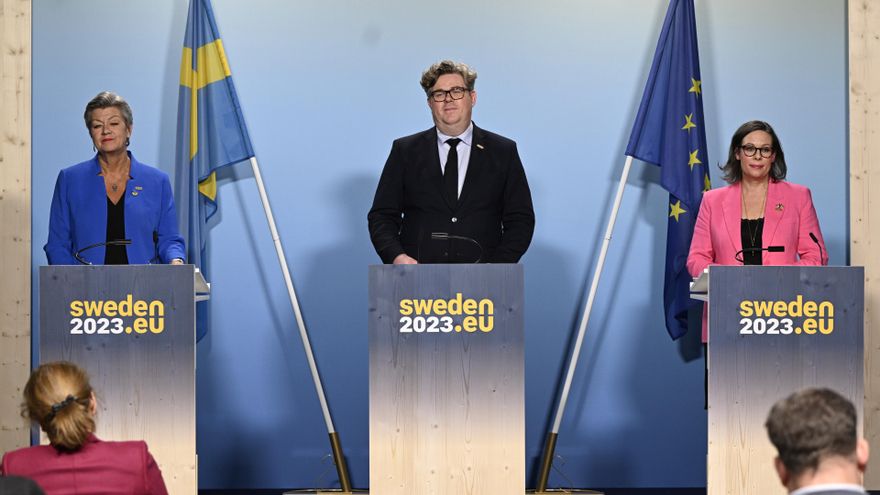 Los ministros de la UE quieren presionar más para devolver migrantes irregulares