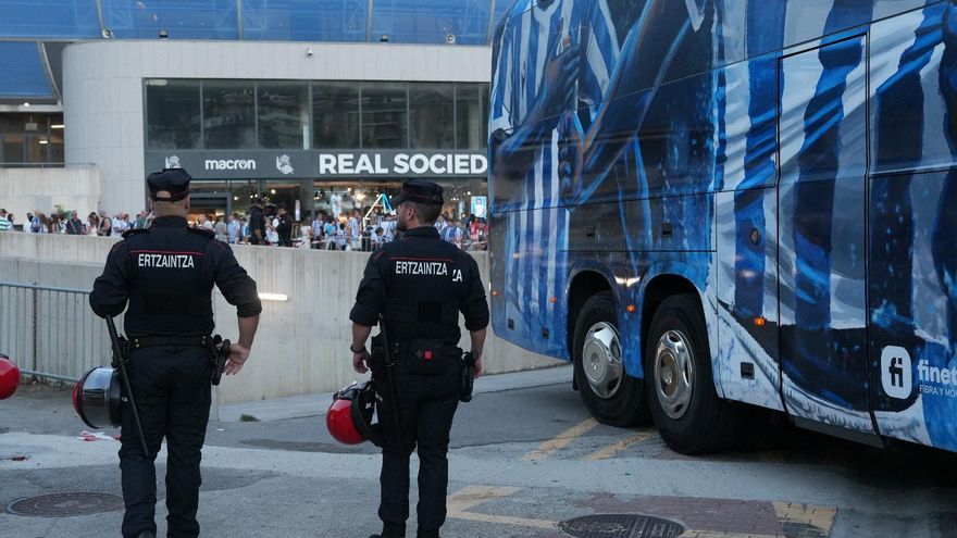 Detenidos tres ultras de la Real Sociedad en Donostia por agredir a un aficionado del equipo de fútbol PAOK de Grecia