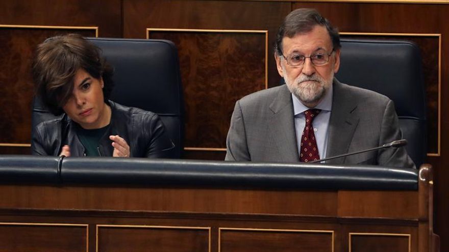 Sáenz de Santamaría reprocha a Podemos que se sumara al "bulo de Lavapiés"
