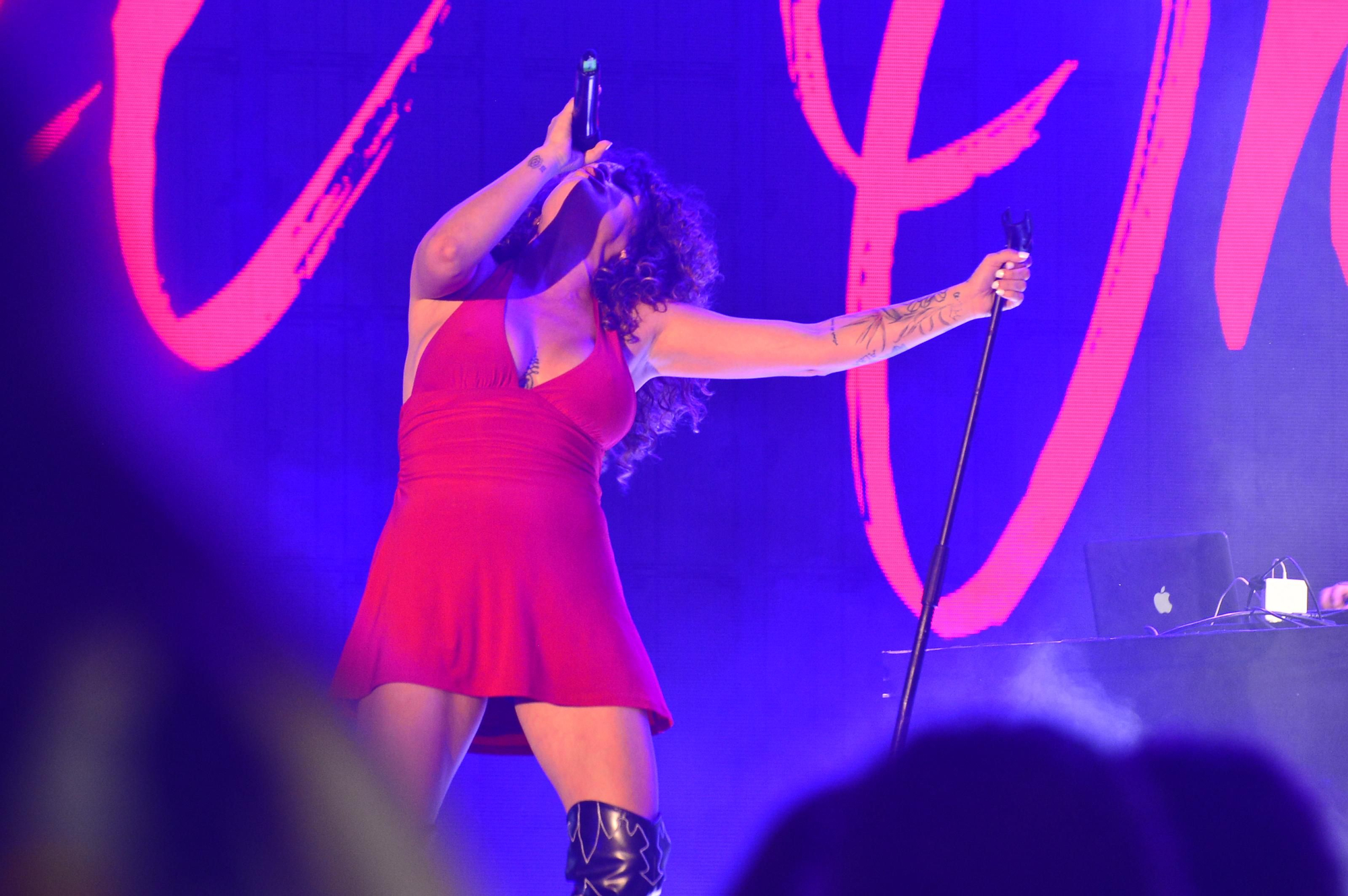 Concierto de  Mel Ömana