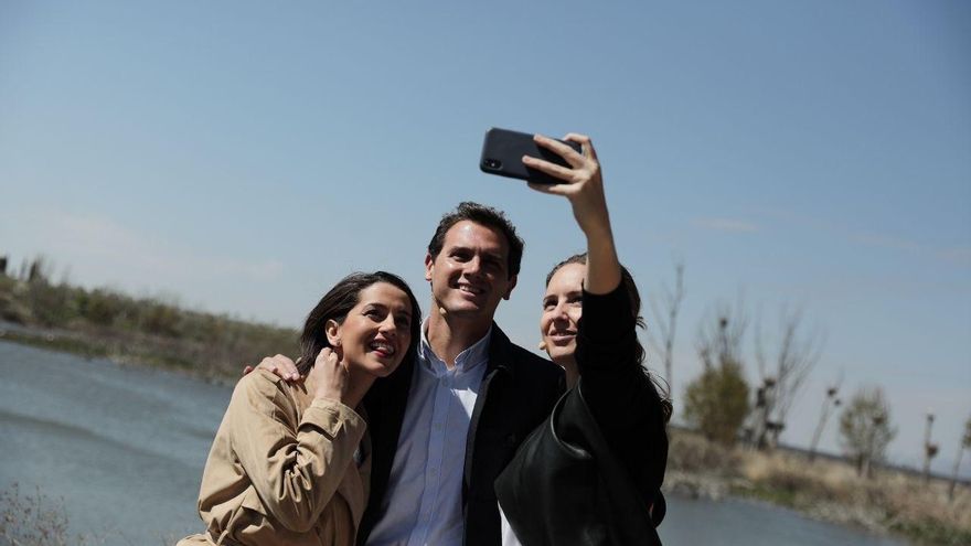 Arrimadas, Rivera y Rodríguez, en la imagen con la que la portavoz se ha despedido de su cargo