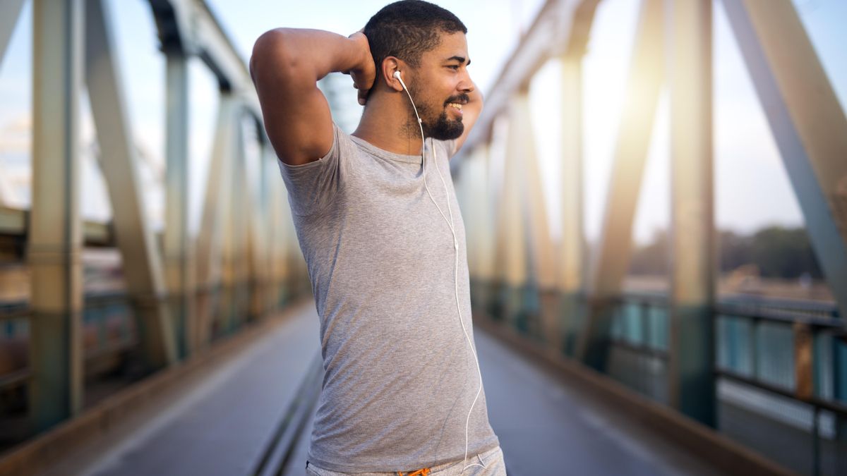 Luis Antón, psicólogo: "La felicidad entendida como un estado interno que hay que conseguir es una trampa"