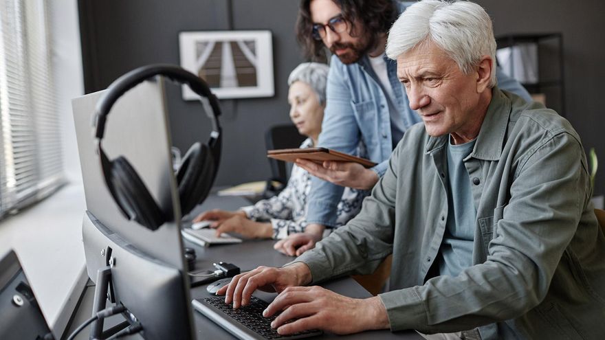 Cómo evitar la discriminación de personas mayores que se comete con el lenguaje edadista