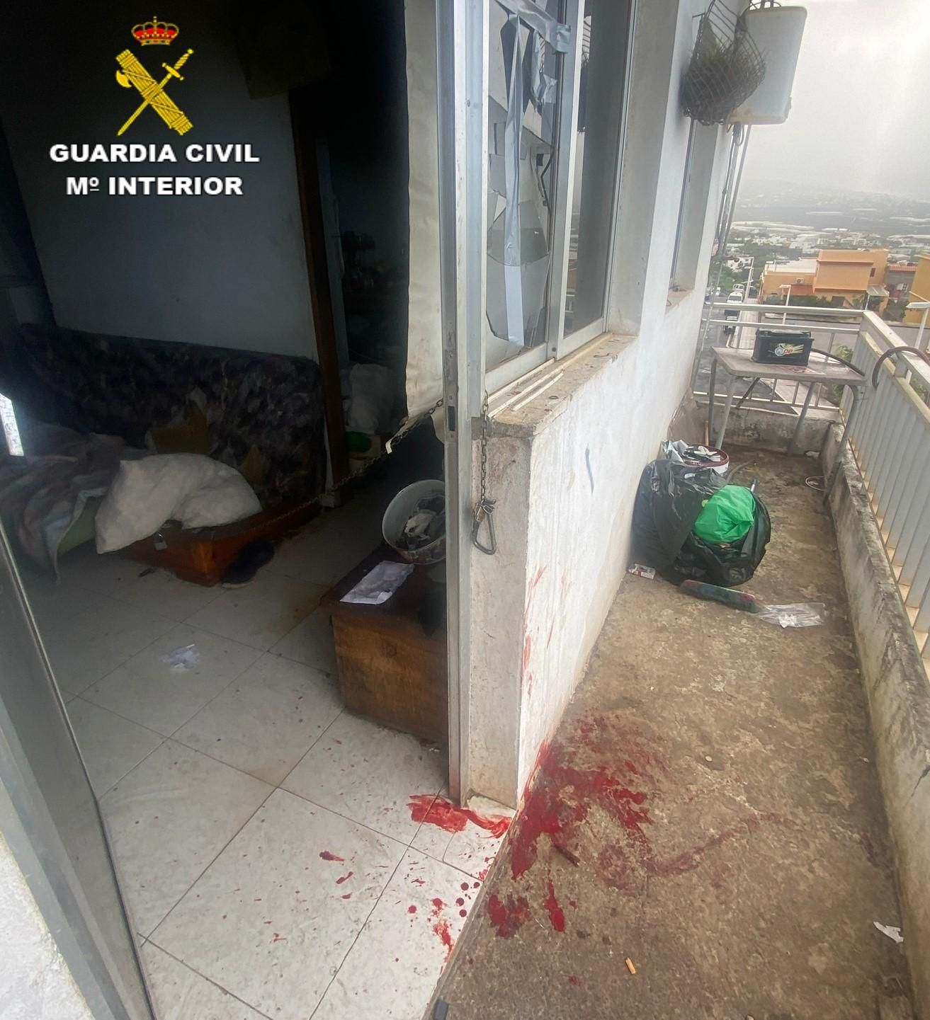 Restos de sangre en la vivienda en la que ocurrieron los hechos. GUARDIA CIVIL