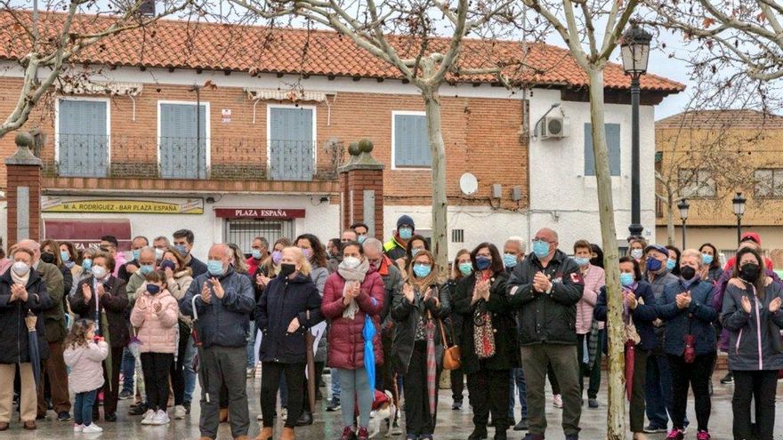 Centenares de personas condenan en Burujón el crimen machista de Isabel, asesinada por su expareja