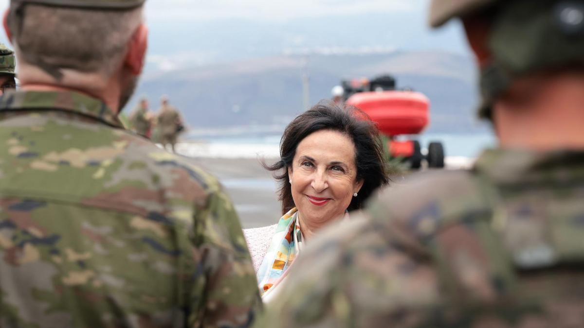 La ministra de Defensa agradece a la Brigada Canarias su "papel clave" en el despliegue de Ceuta y otras misiones