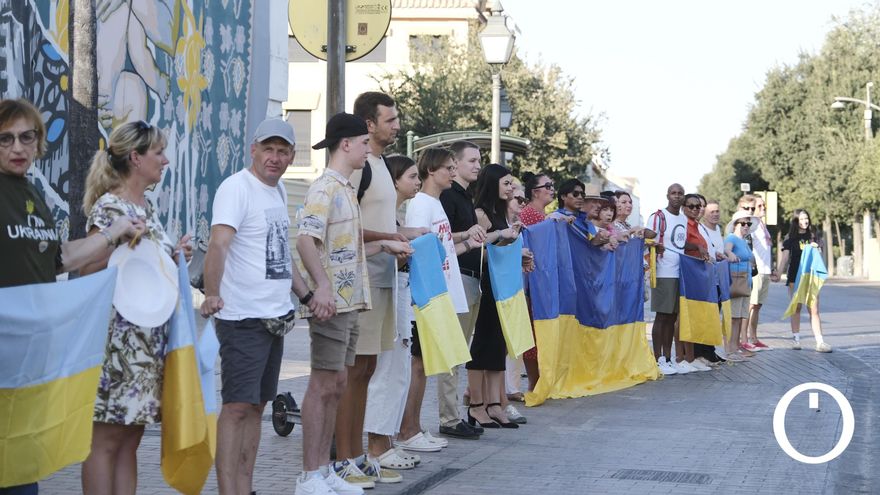 Cadena humana de ucranianos por el Día de la independencia de Ucrania y agradecimiento a Córdoba