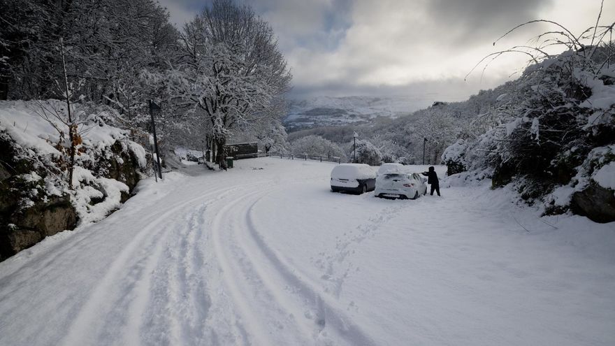La nieve cubre la villa de Castelo en la municipalidad de Vila Pouca de Aguiar, en el distrito de Vila Real, tras el paso de la borrasca Ingrid.