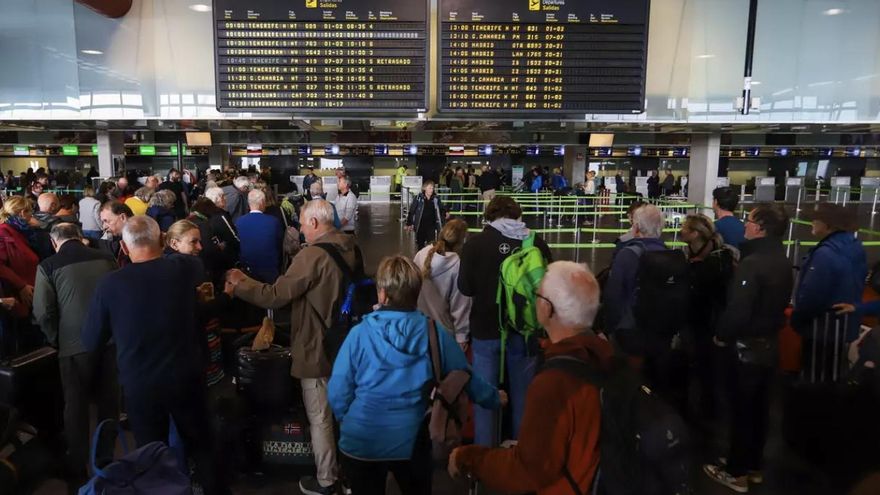 Pasajeros en el aeropuerto de La Palma