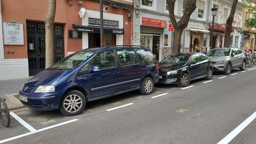 Vecinos de la supermanzana de la Petxina cargan contra la reducción de espacio peatonal: "Pone en peligro a los niños"