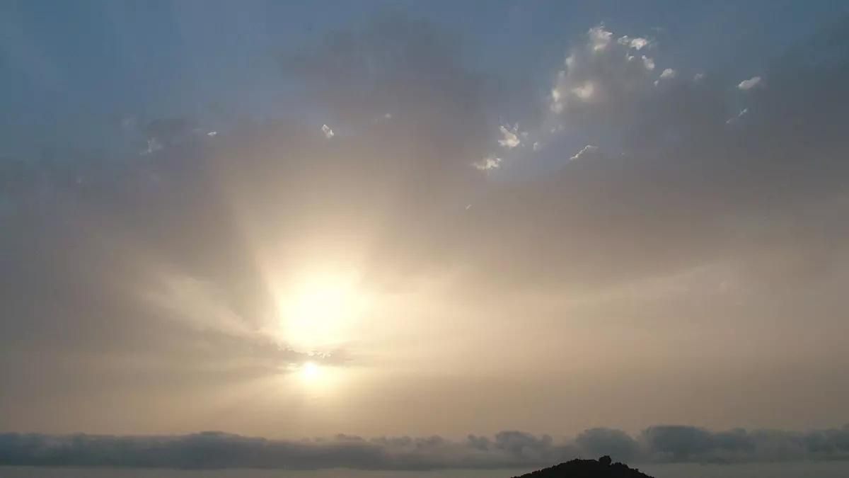 Temperaturas en ascenso, calima ligera en altura y probables tormentas aisladas este sábado en La Palma