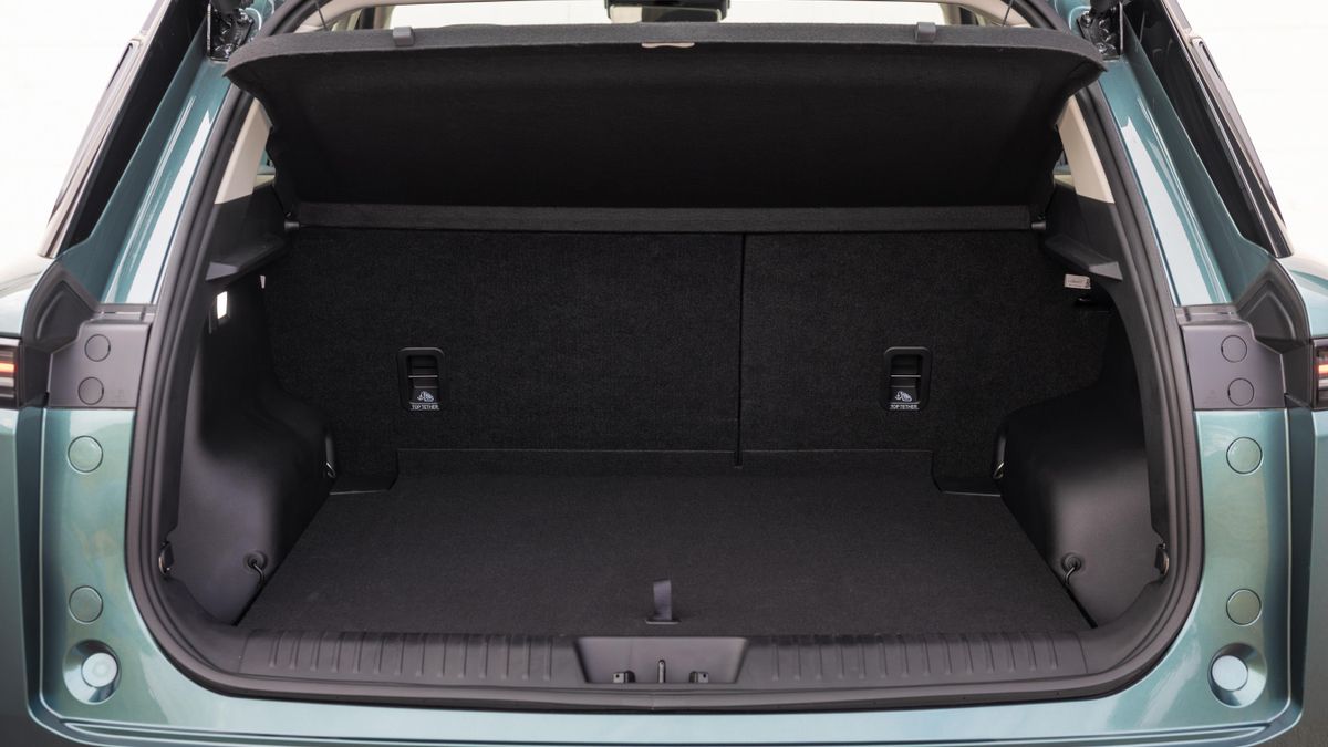 El maletero llama la atención por su capacidad en un vehículo de este tamaño.