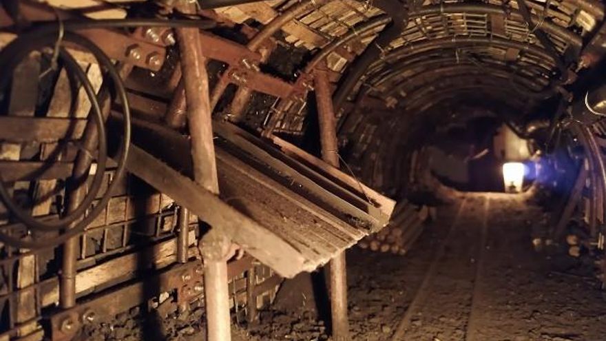 Montaje chimenea de avance. Foto: Félix Suárez