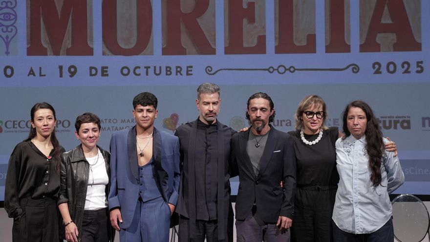 La película mexicana 'En el Camino' desafía el "tabú del deseo sobre el cuerpo masculino"