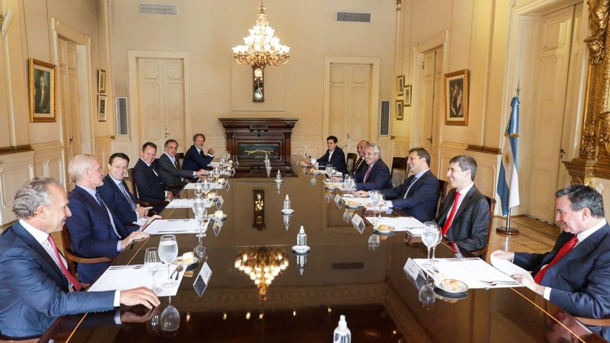 En un almuerzo con empresarios, el Presidente, Manzur, Massa y De Pedro prometieron un acuerdo con el FMI en enero y medidas pro empleo privado