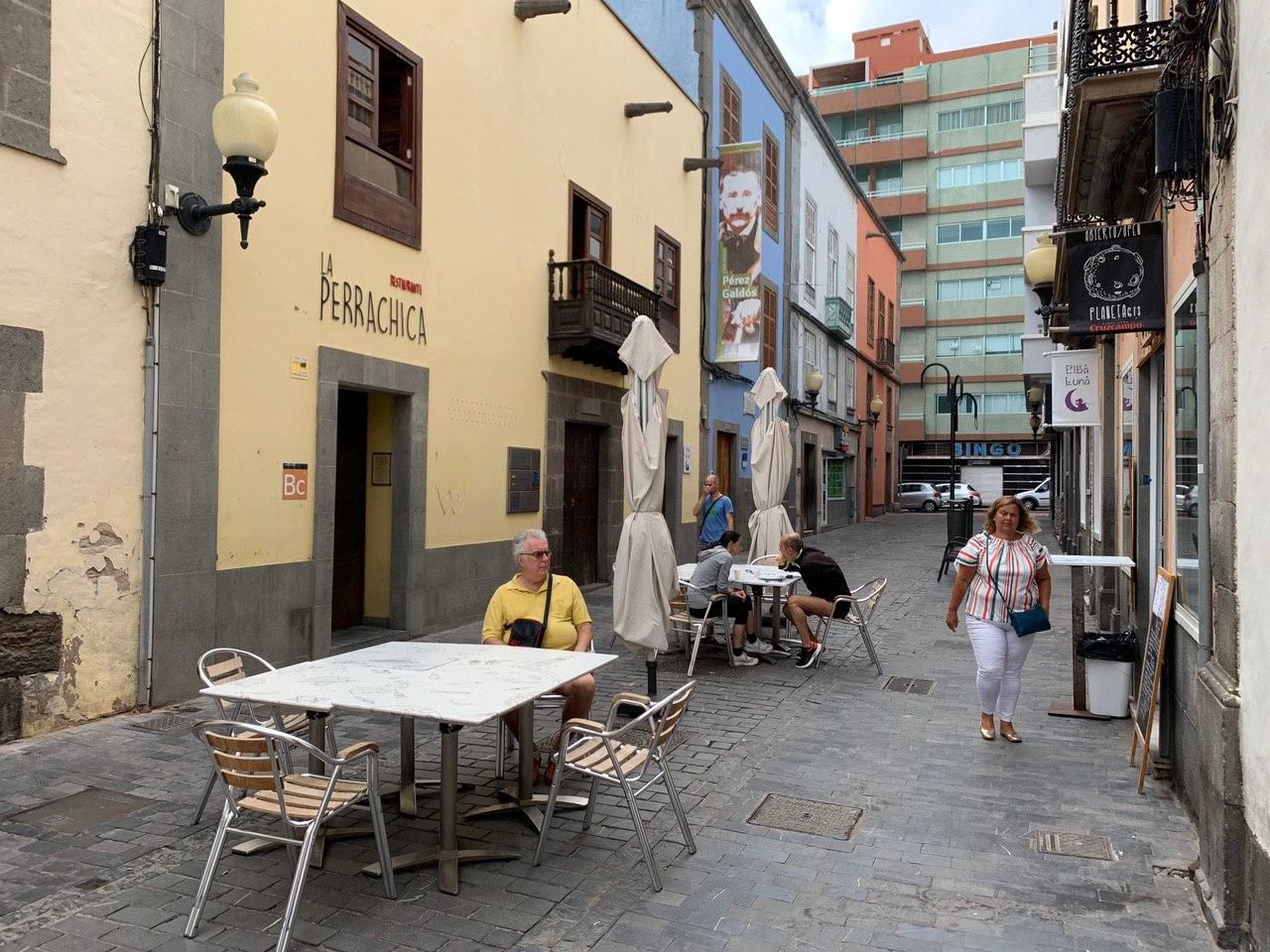 Cafetería con terraza abierta en el primer día de la fase 1 en Las Palmas de Gran Canaria