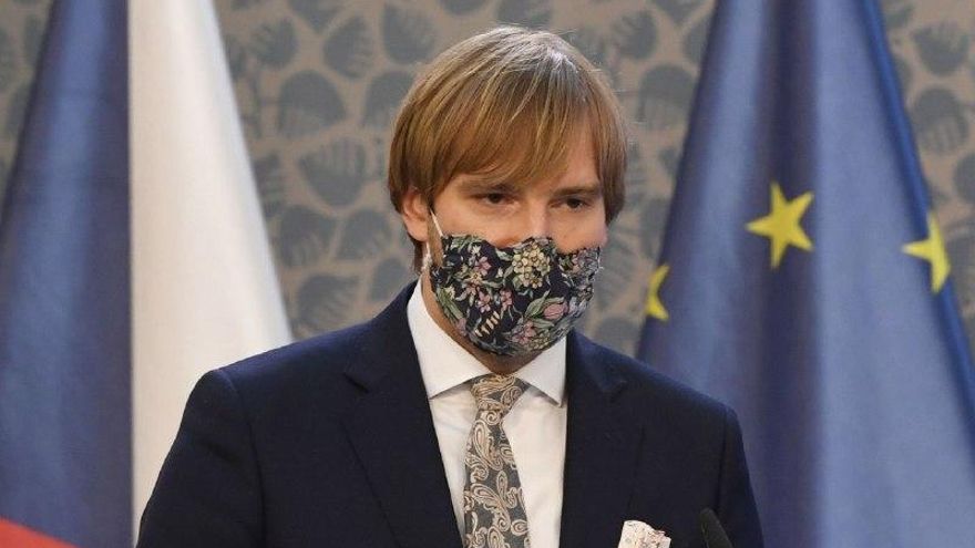 El Ministro de Salud checo Adam Vojtech durante una rueda de prensa en julio. Foto: Michal Krumphanzl/CTK/dpa