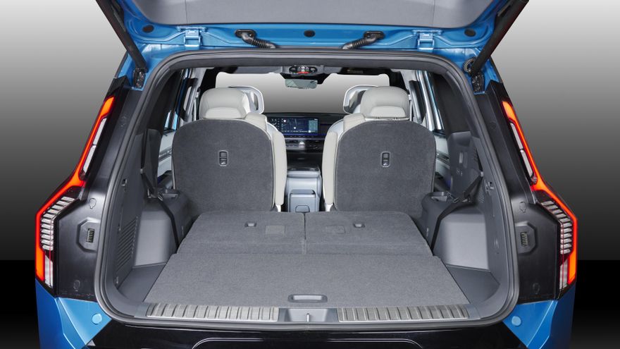 Descomunal maletero, de hasta 828 litros, del nuevo SUV eléctrico de Kia.