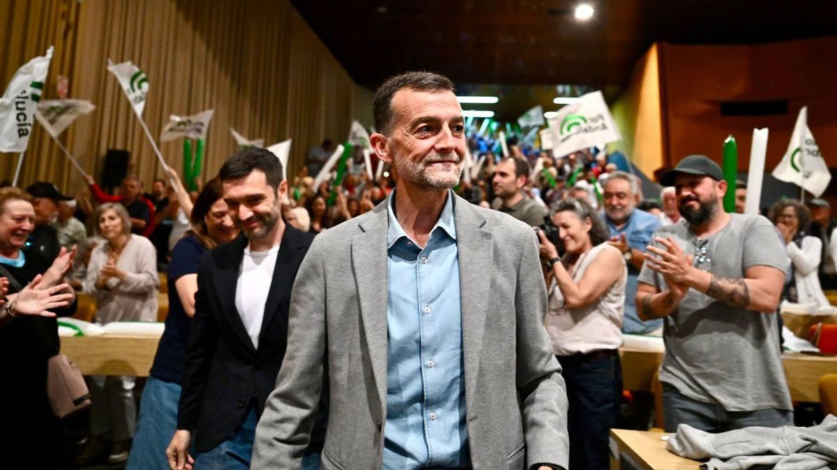 El candidato de Por Andalucía a la Presidencia de la Junta, Antonio Maíllo, junto al ministro de Derechos Sociales, Consumo y Agenda 2030, Pablo Bustinduy.