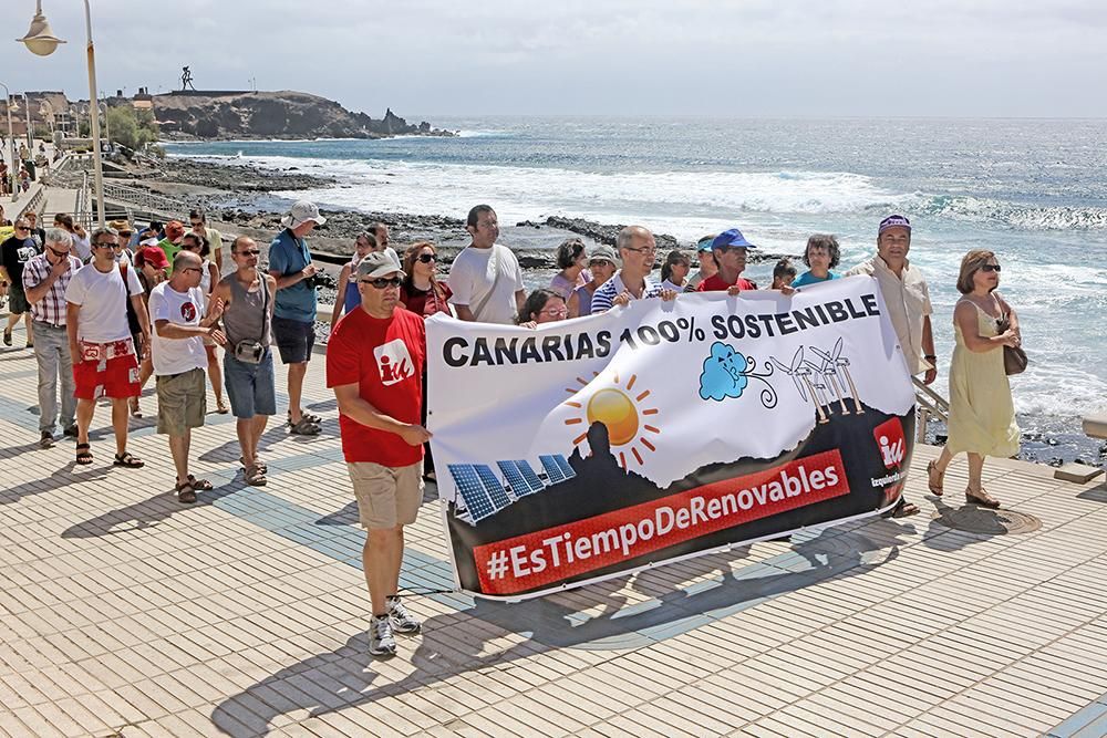 Manifestación convocada por la Coordinadora Canaria contra las Regasificadoras, en Agüimes. (Foto: Aljandro Ramos).