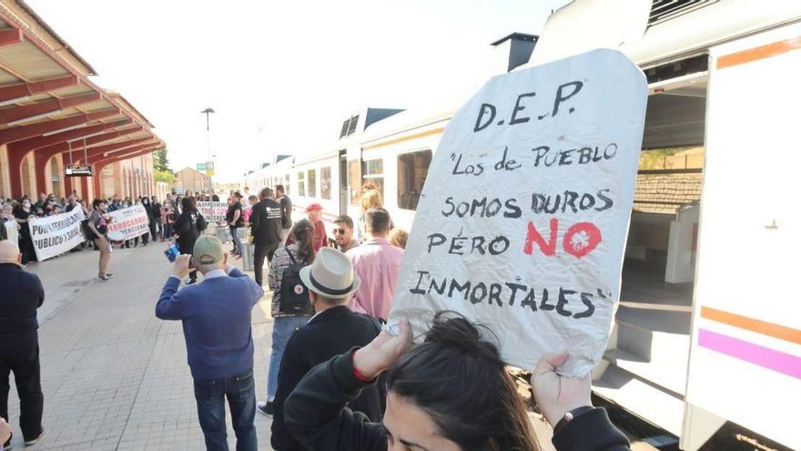 La supresión del tren Madrid-Cuenca-Valencia "está cortando las alas a la gente joven y no es justo"
