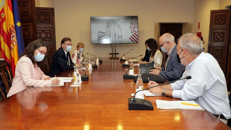Un momento de la reunión mantenida entre el president Ximo Puig, la vicepresidenta Mónica Oltra y la consellera Ana Barceló con personas expertas del Programa Valenciano de Investigación Vacunal COVID-19 (ProVaVac).