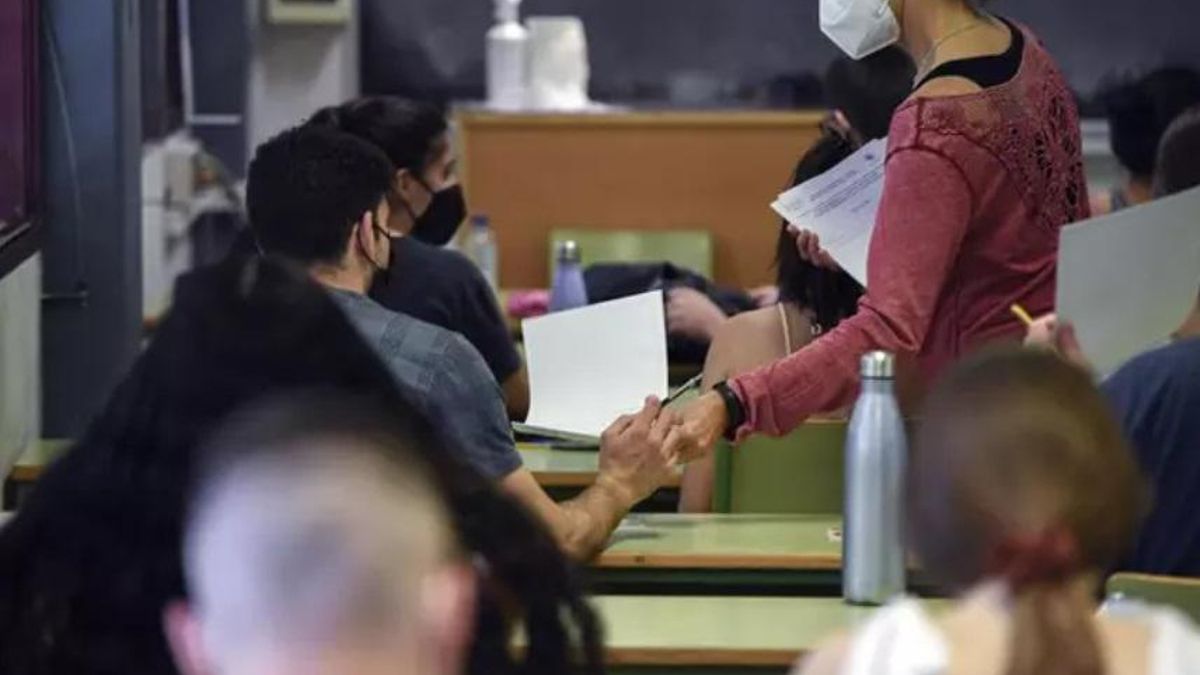 Los alumnos valencianos han comenzado los exámenes del PAU este martes.