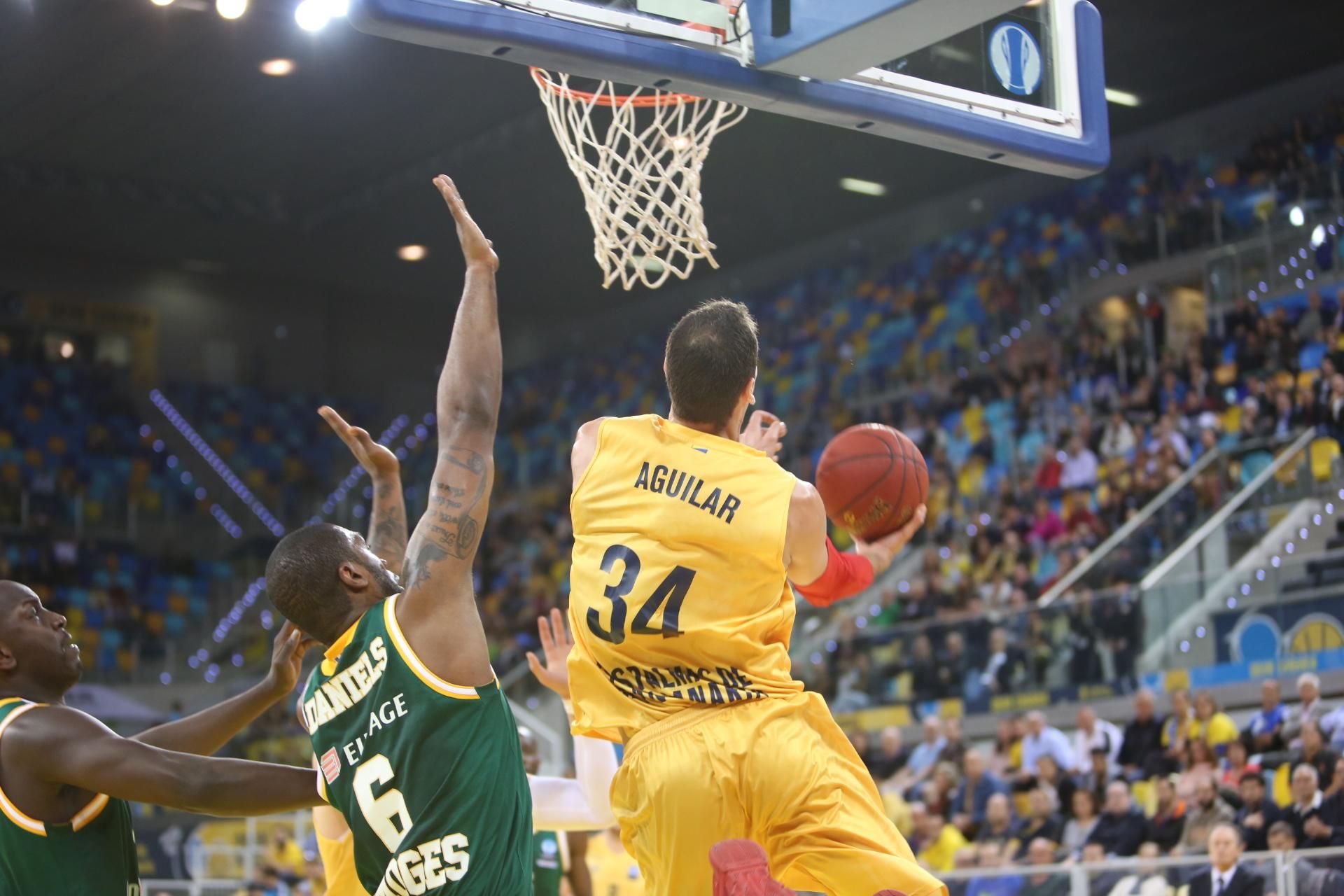 Imágenes del encuentro disputado en el Gran Canaria Arena entre el Herbalife y el Limoges. (Alejandro Ramos).