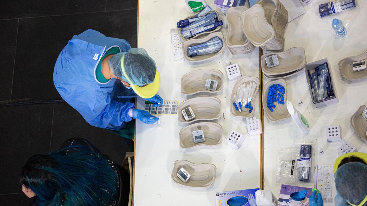 Del 27 % que se han presentado a los cribados se han detectado 237 positivos por coronavirus, han indicado desde la consejería del área. EFE/Raquel Manzanares/Archivo