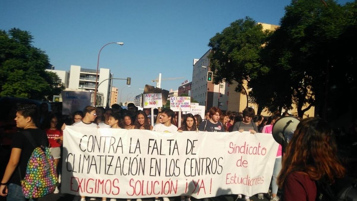 Alumnos cifran en un 80% el seguimiento de la huelga en institutos de Sevilla y Huelva por el calor en las aulas