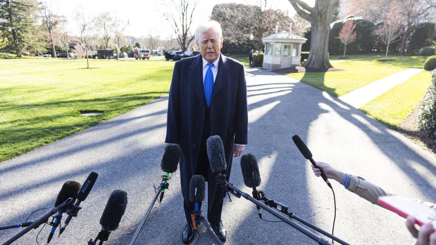 Trump corta el acceso a información clasificada a Biden, Harris y otros de sus adversarios