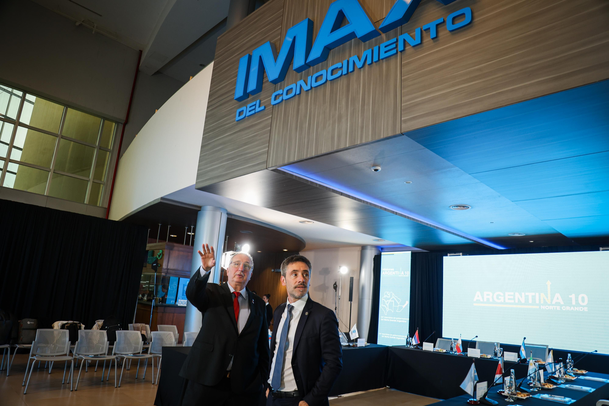 La reunión tuvo lugar en el hall de entrada del IMAX.