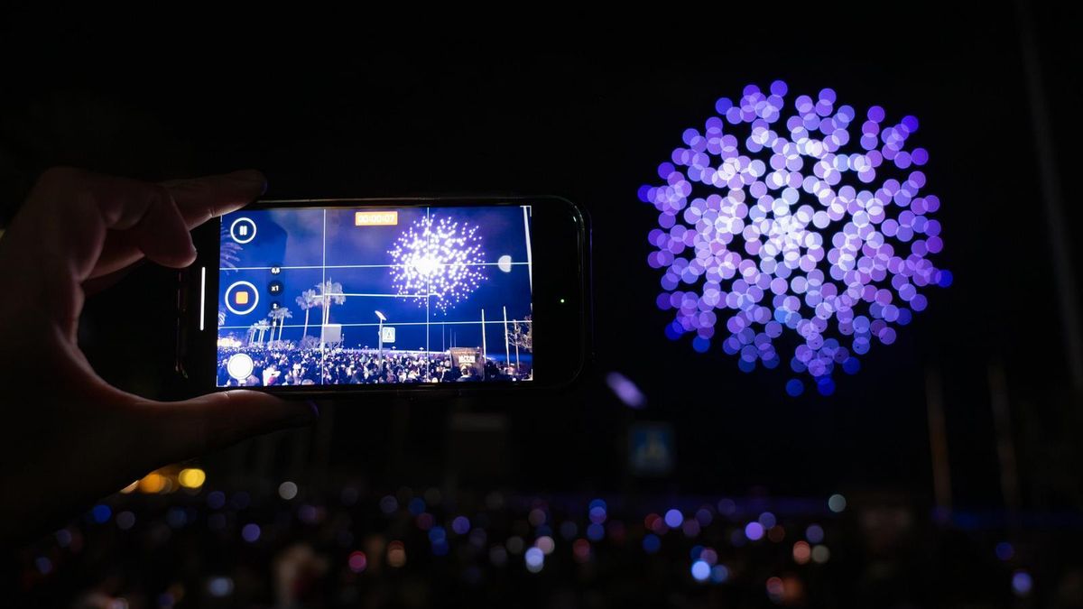 En la noche de este sábado, Santa Cruz de La Palma encendió la Navidad con un espectáculo de luz y color de 300 drones ante 20.000 personas