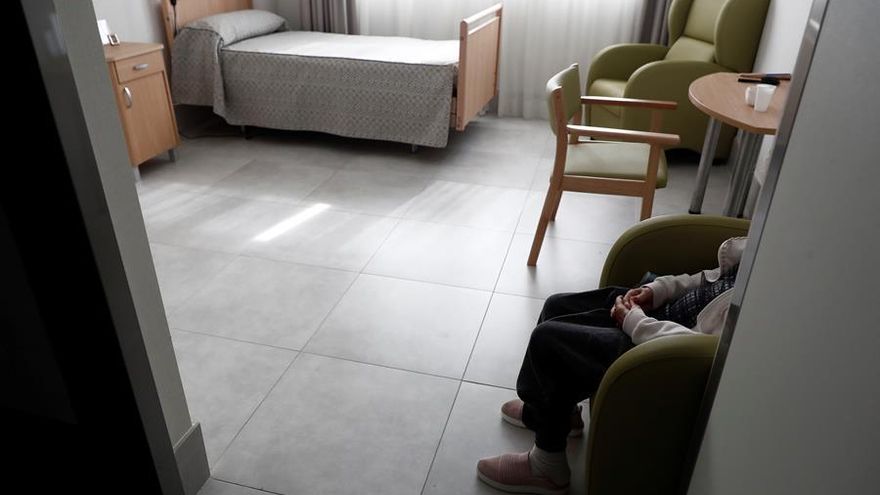 La patronal del sector en Castilla-La Mancha apoya a Page contra el plan de Belarra para las residencias de mayores