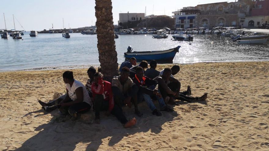 Lampedusa vive una situación "insostenible" por la masiva llegada de inmigrantes