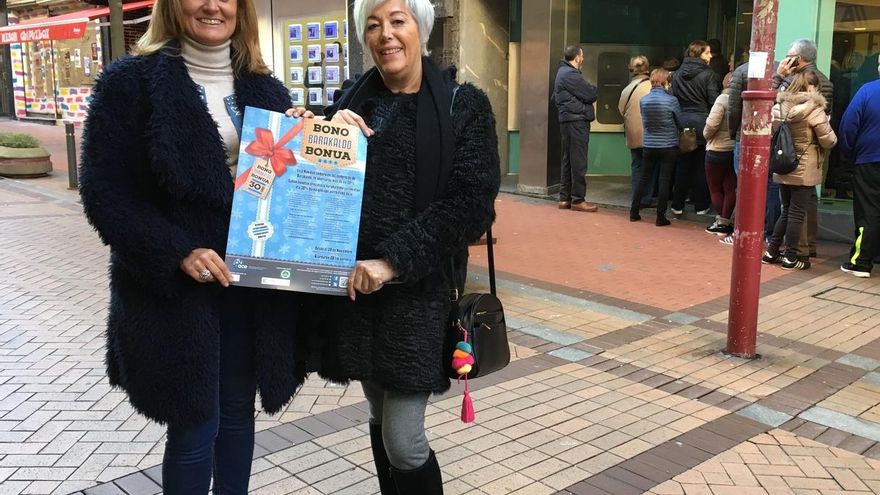 Barakaldo pone a la venta 5.500 bonos de descuento para realizar compras en el pequeño comercio