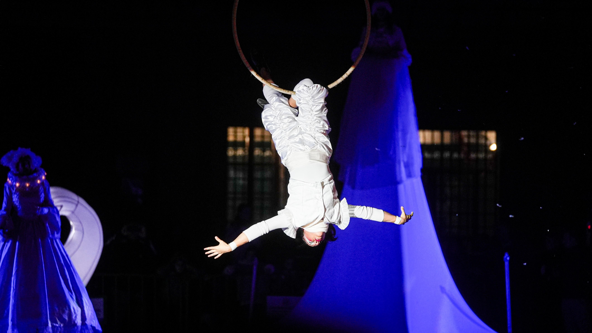Espectáculo de acrobacias en la Corredera