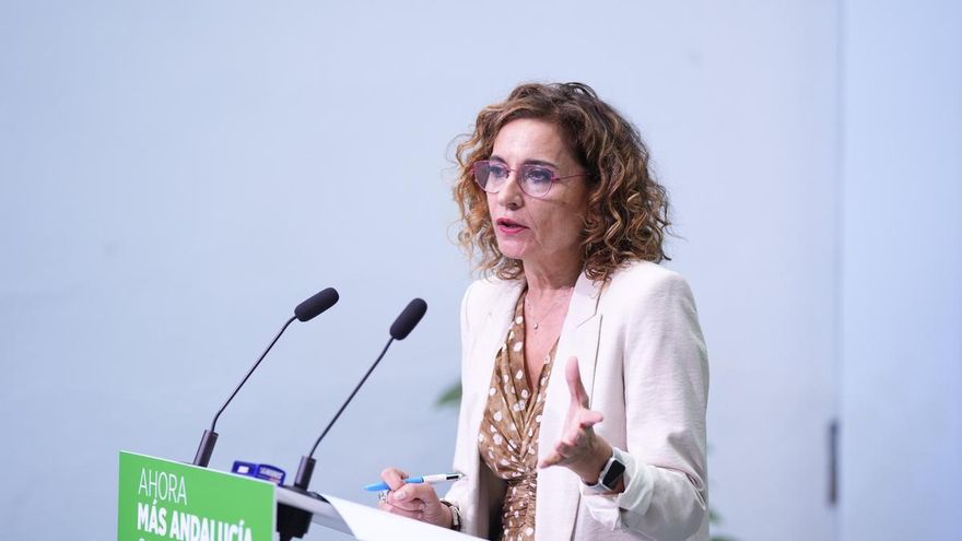 La secretaria general del PSOE-A, María Jesús Montero, durante una rueda de prensa en la sede regional del PSOE andaluz. A 6 de octubre de 2026 en Sevilla (Foto de archivo).