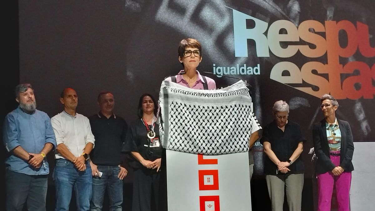 Teresa Fuentes, nueva secretaria general de CCOO en la Región de Murcia, junto con la nueva Ejecutiva del sindicato