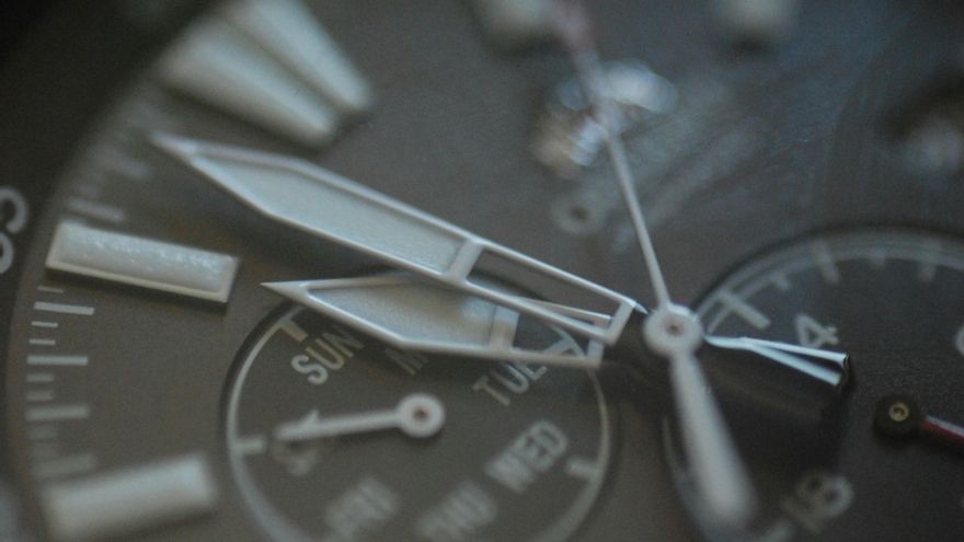 Aprueban separar la hora de los relojes atómicos y la rotación de la Tierra para evitar un caos tecnológico global