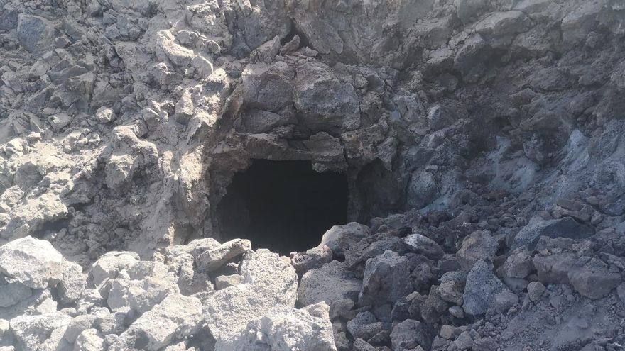 Aparece un tubo volcánico histórico en las obras de la carretera del sur a su paso por Las Manchas
