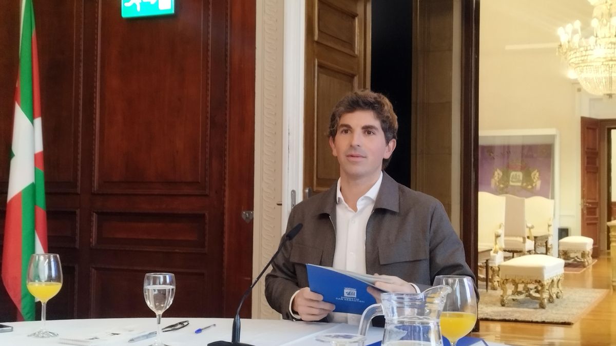 Jon Insausti promete darlo "todo" como alcalde y sentar las bases de la Donostia "del futuro" antes de las elecciones