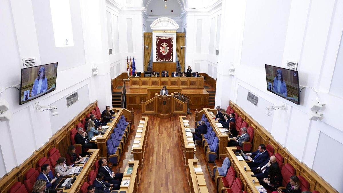 Enrique Belda, catedrático de Derecho Constitucional: "Es muy difícil que se pueda recentralizar el Estado de las autonomías"