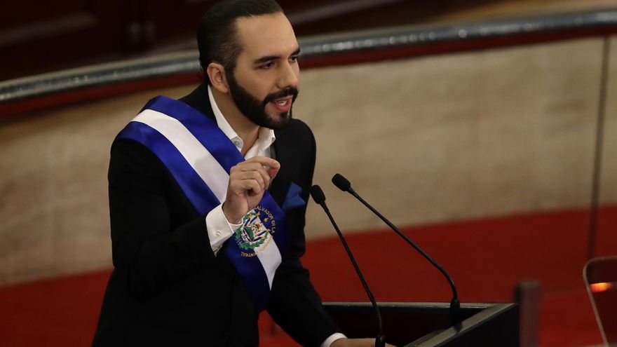 El presidente Nayib Bukele este miércoles en la Asamblea Legislativa en San Salvador