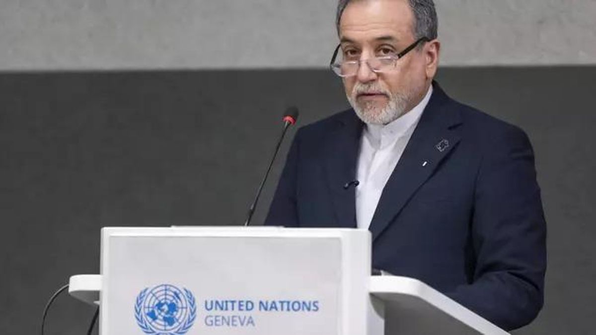 El ministro de Exteriores de Irán dice que su país está dispuesto a desescalar y que un cambio de régimen es “misión imposible”