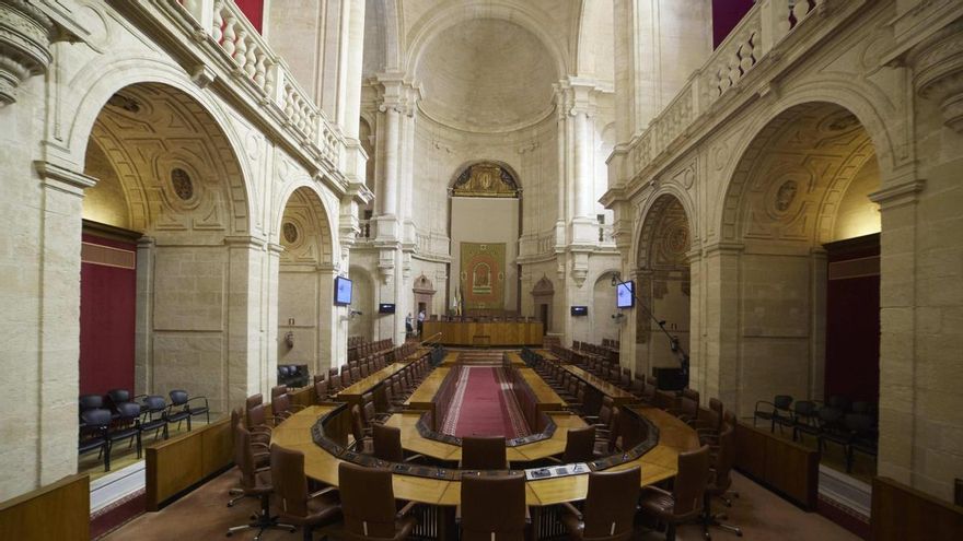 Detalle del interior del hemiciclo antes de la sesión constitutiva del Parlamento andaluz de la XII Legislatura en el Parlamento de Andalucía