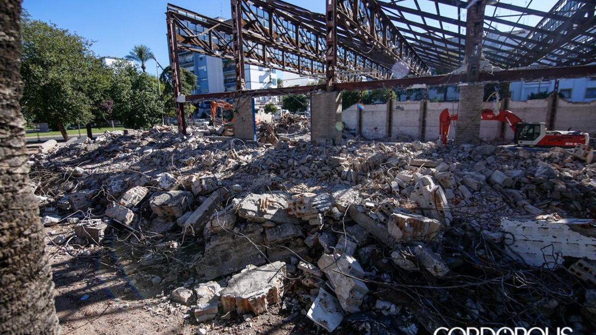 El PSOE critica "el enésimo retraso del PP" en la licitación del Pabellón de la Juventud