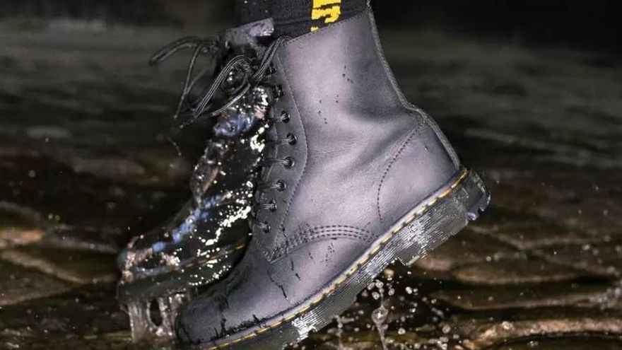 El tropiezo de Dr. Martens: la inflación y la caída de ventas golpean al fabricante de las botas de las costuras amarillas