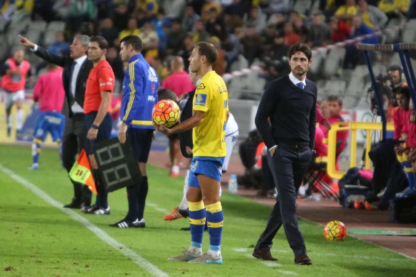 Encuentro entre la UD Las Palmas y el Deportivo de La Coruña en el Estadio de Gran Canaria. Alejandro Ramos.